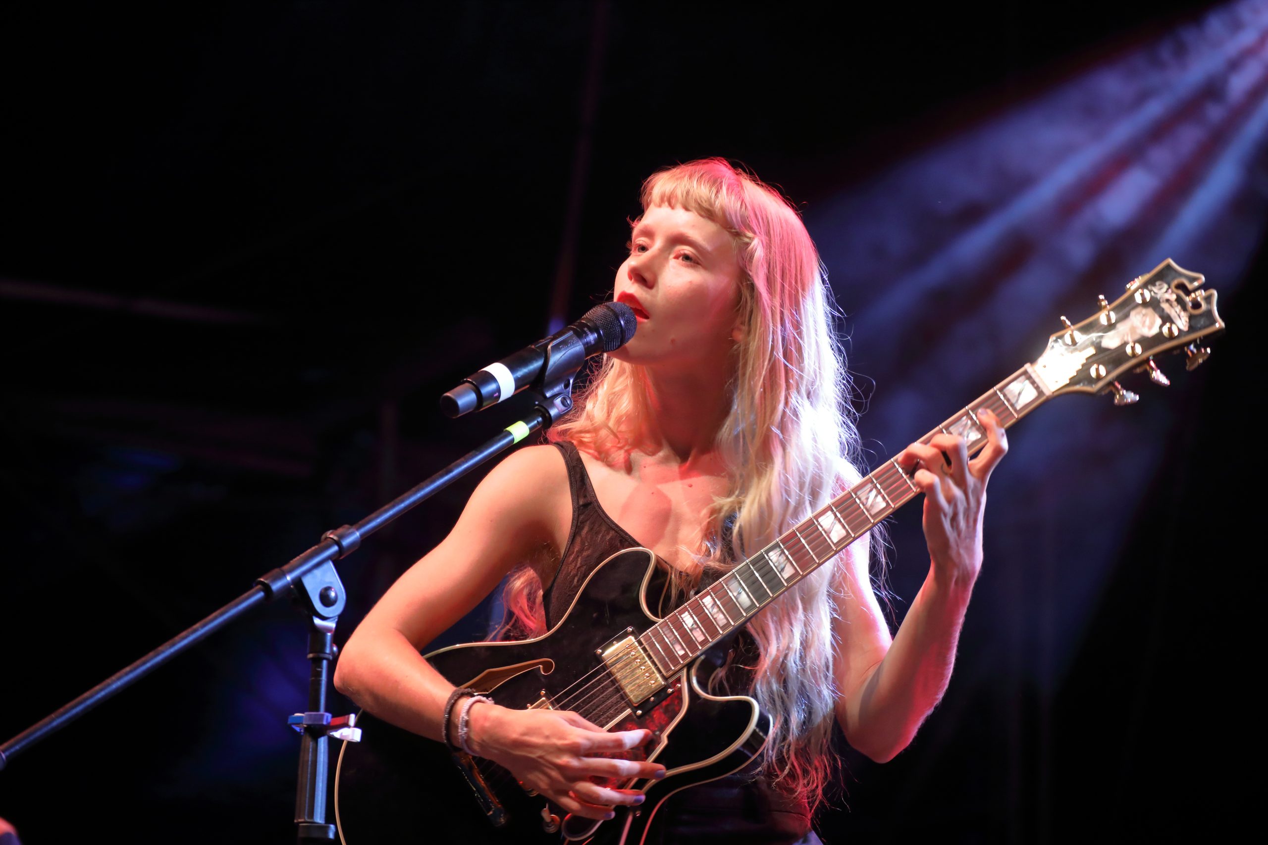 Alice Phoebe Lou — Singer-songwriter Alice Phoebe Lou from South Africa and her band at Rudolstadt-Festival 2019.