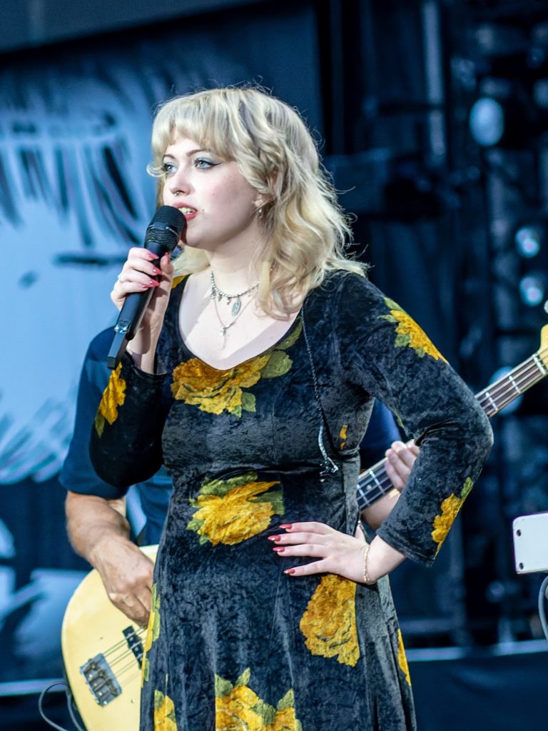 Violet Grohl — Violet Grohl performing at the 2022 Taylor Hawkins Tribute Concert at Wembly Stadium
